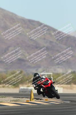 media/Oct-30-2025-Racers Edge (Thu) [[dabbdaf680]]/3-B Group/Session 2 (Turn 14)/